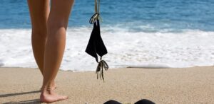 Lee más sobre el artículo Descubriendo las Mejores Playas Nudistas en la Costa Azul de Francia: ¡Un Paraíso que no te Puedes Perder!